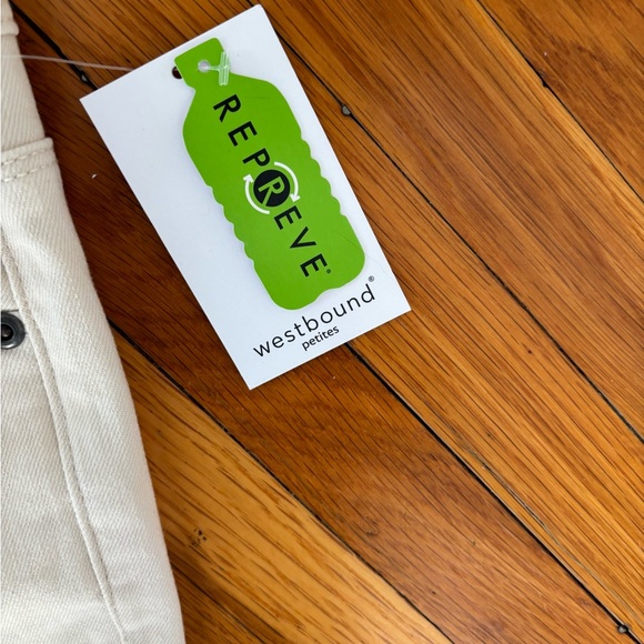BRAND NEW WESTBOUND PETITES PULL-ON NATURAL JEANS - Picture 3 of 9